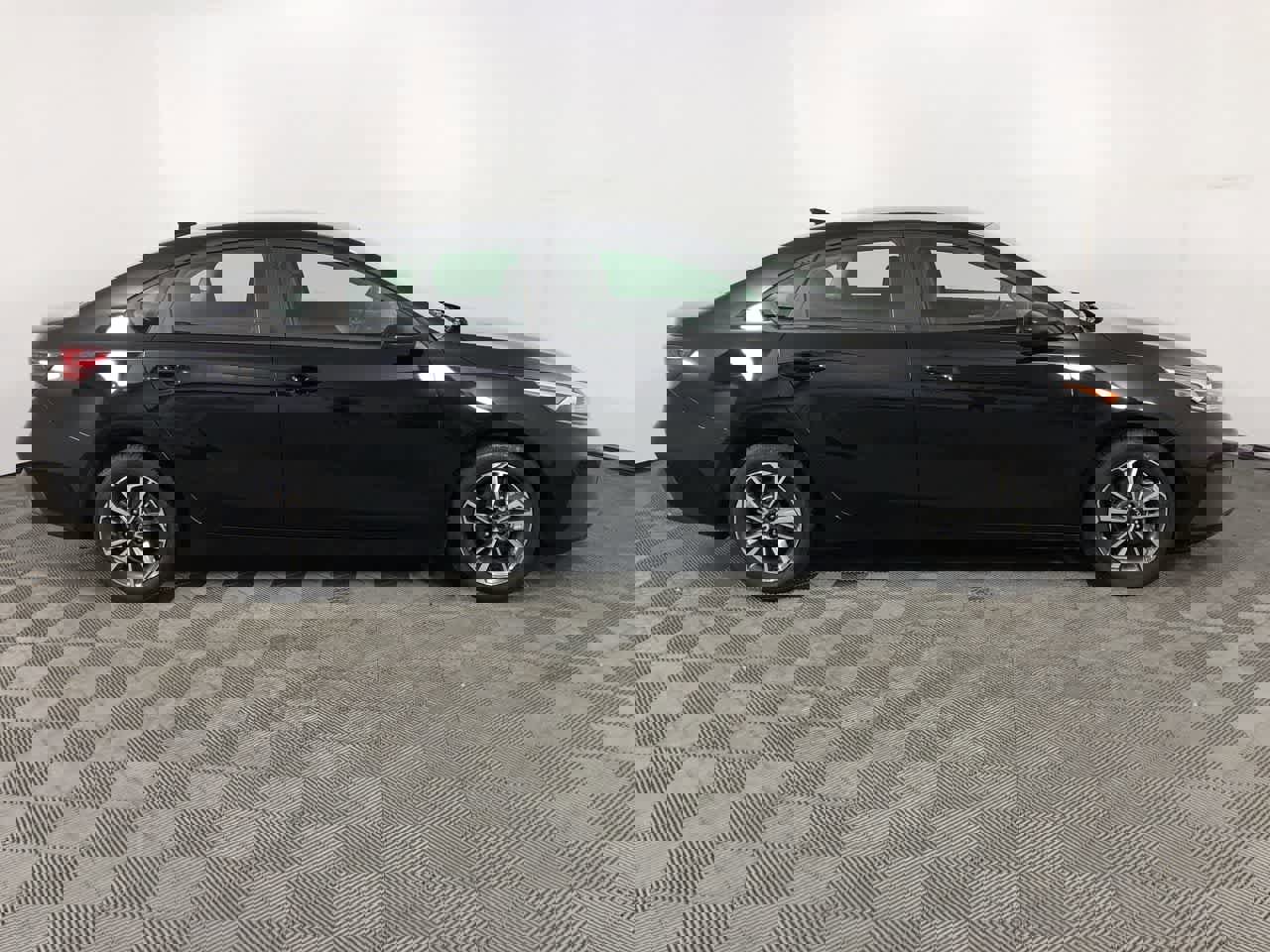 Used 2024 Kia Forte LXS image 9