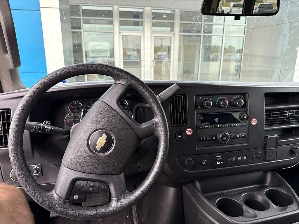 Used 2025 Chevrolet Express 3500 LT w/ LT Preferred Equipment Group RWD image 11
