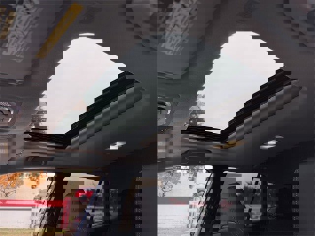 Used 2023 Toyota Corolla Cross XLE image 26