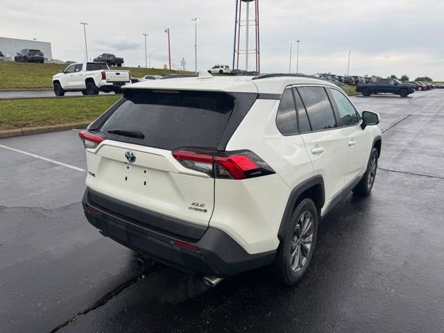Used 2022 Toyota RAV4 XLE Premium AWD/4WD image 3