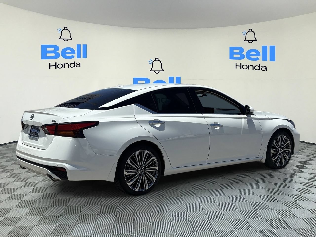 Used 2024 Nissan Altima 2.5 SL FWD image 4