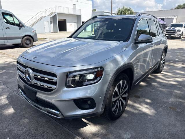 Used 2020 Mercedes-Benz GLB 250 w/ Premium Package image 2
