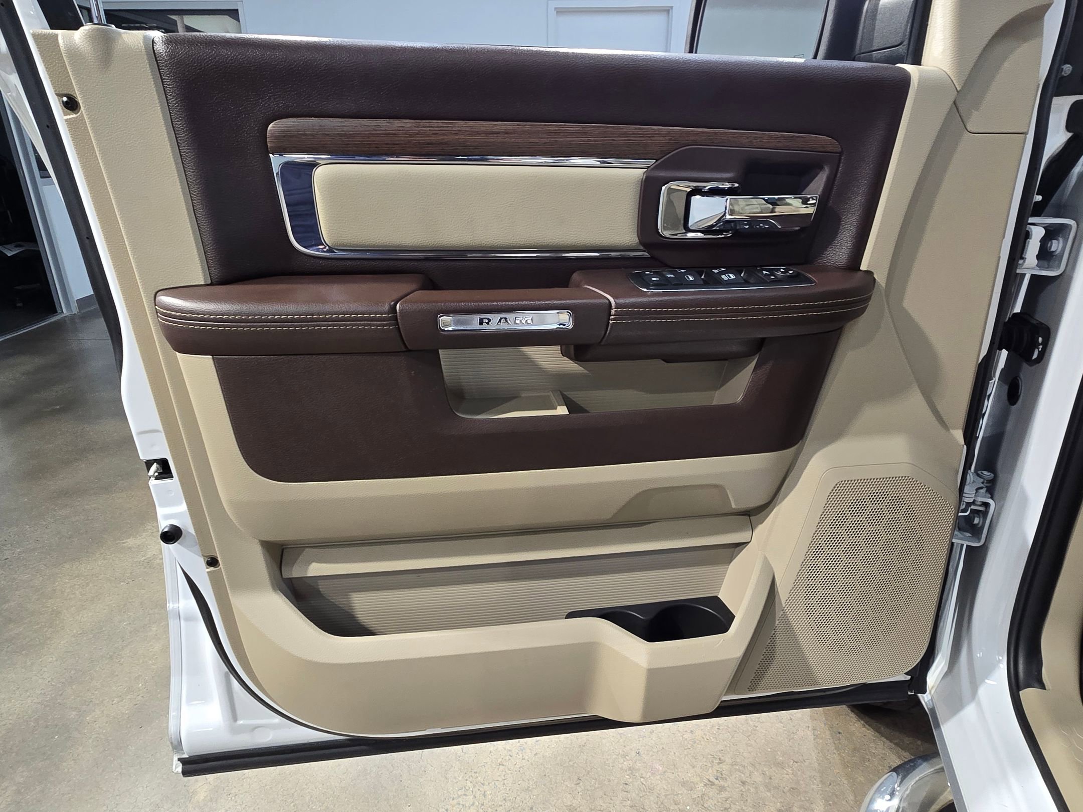 Used 2017 RAM 1500 Laramie image 22