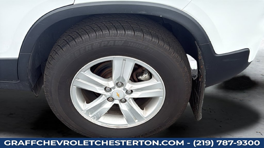 Used 2021 Chevrolet Trax LS w/ Tint and Cruise Package AWD/4WD image 32