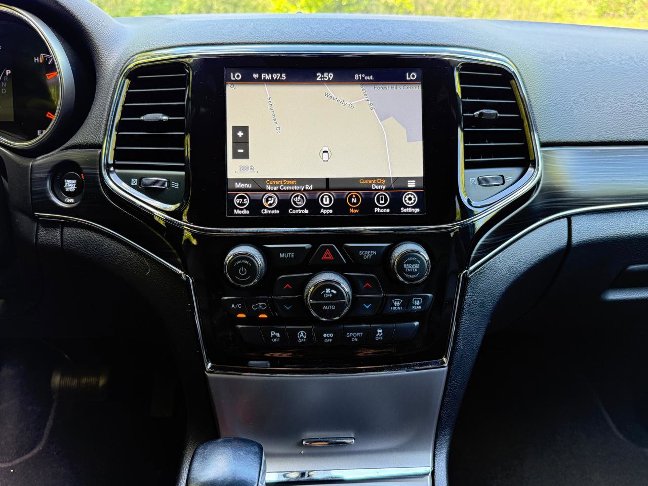 Used 2021 Jeep Grand Cherokee Limited AWD/4WD image 17