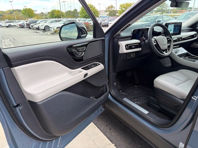 New 2027 Lincoln Aviator AWD image 11