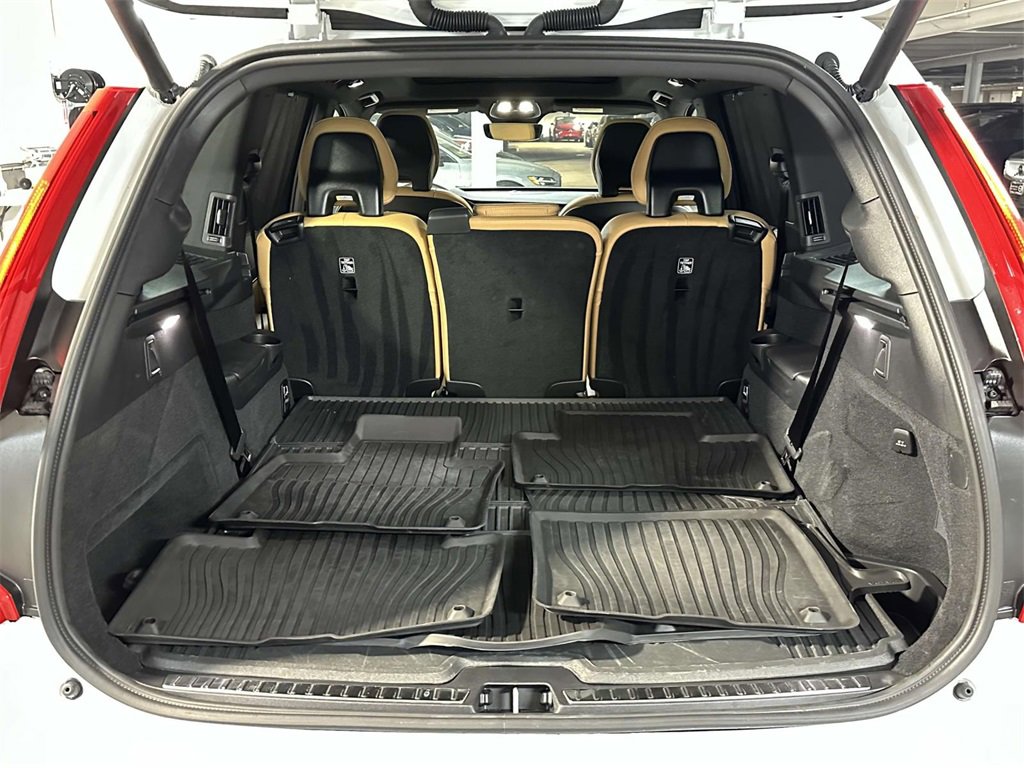 Used 2025 Volvo XC90 T8 Ultra w/ Protection Package Premier image 14