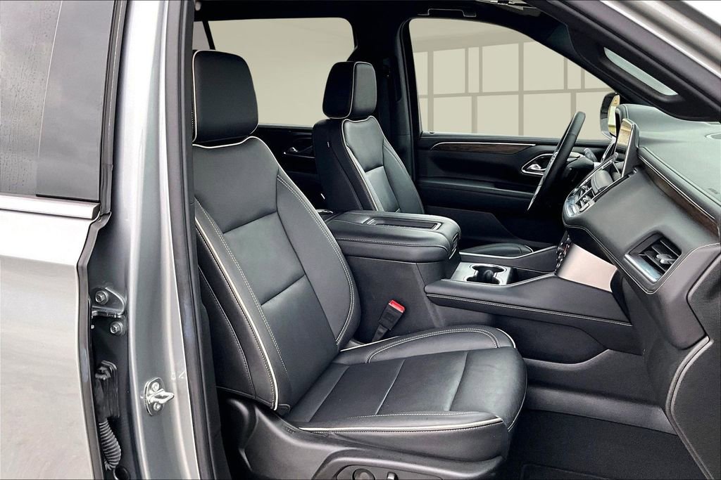 Used 2024 Chevrolet Suburban Premier image 29