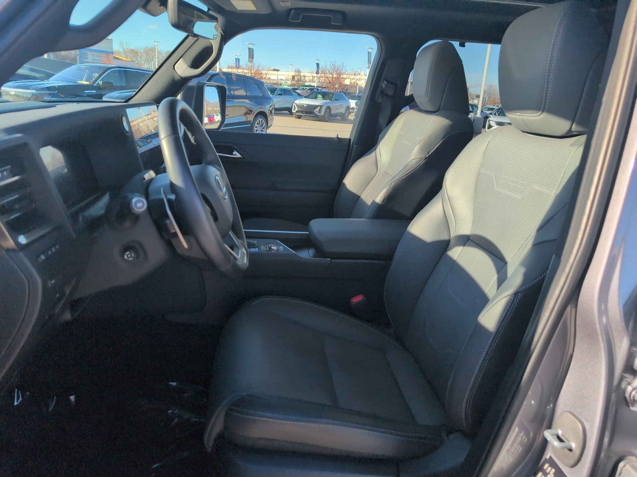 Used 2024 Lexus GX 550 w/ Accessory Package (2T) image 25