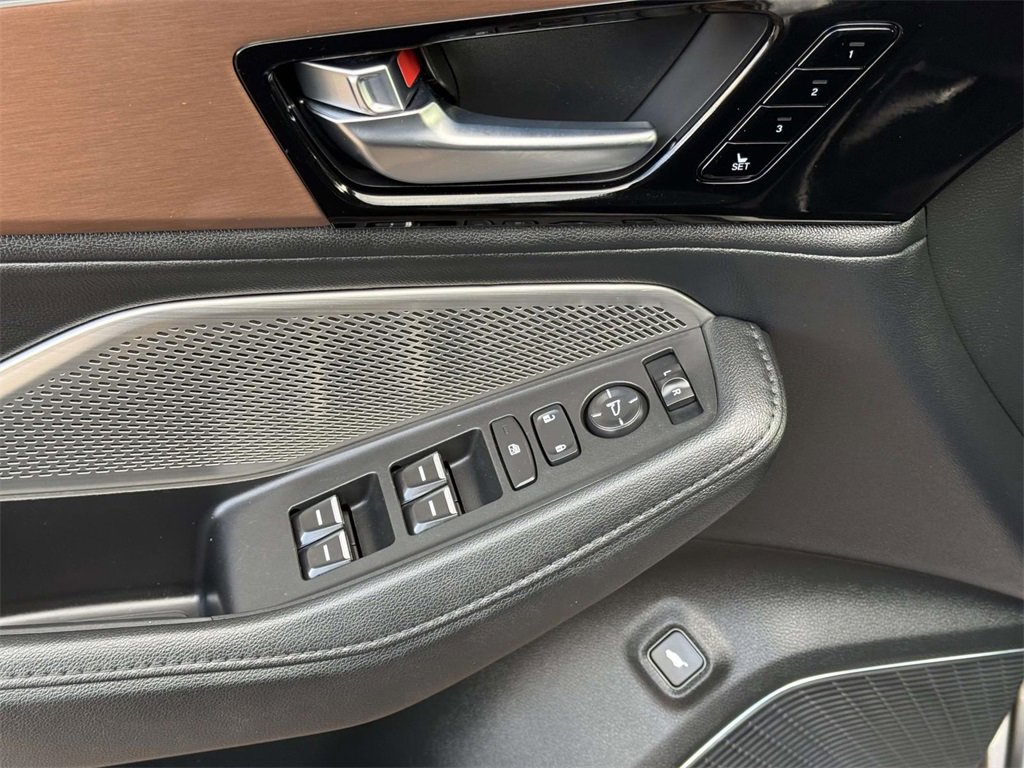 Used 2022 Acura MDX FWD image 11