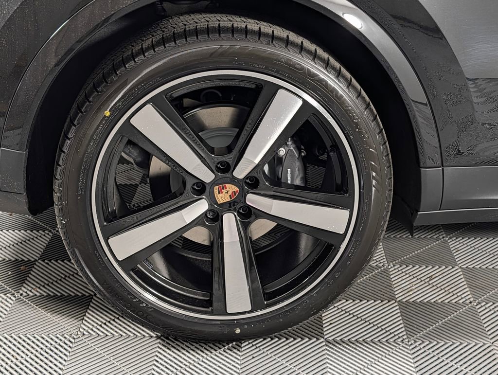 New 2026 Porsche Cayenne Coupe image 13