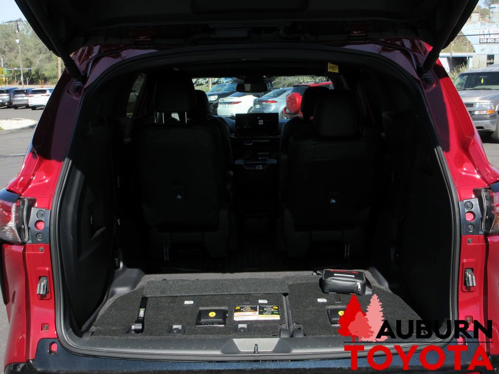 New 2026 Toyota Sienna XSE image 4