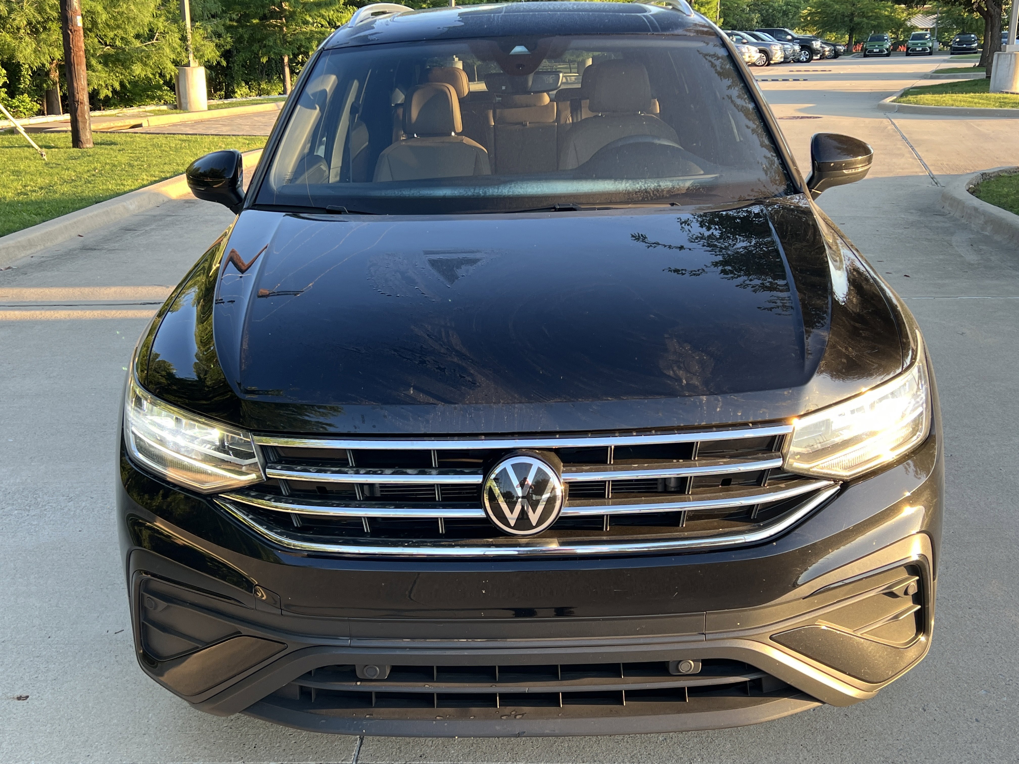 Certified 2023 Volkswagen Tiguan SE w/ Panoramic Sunroof Package FWD image 3