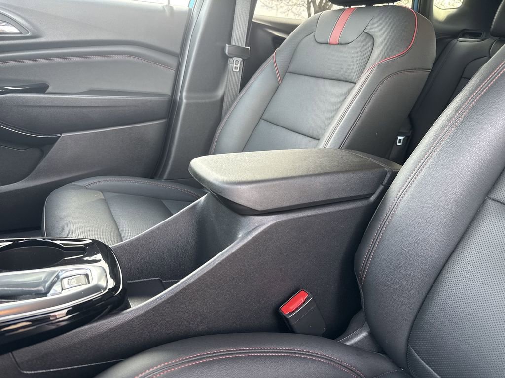 Certified 2025 Chevrolet Trax RS w/ Driver Confidence Package image 22