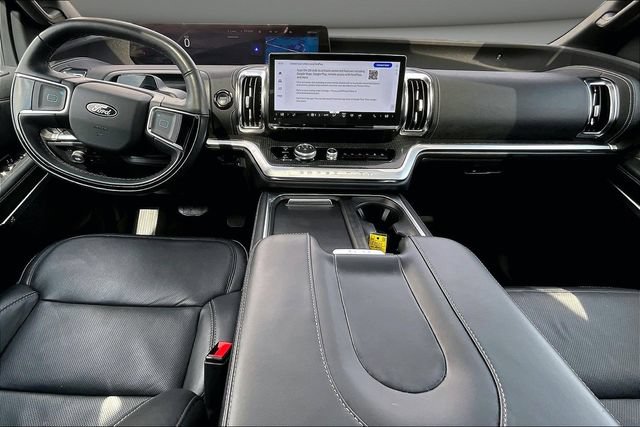 Used 2025 Ford Expedition Max Platinum w/ Stealth Performance Package AWD/4WD image 7