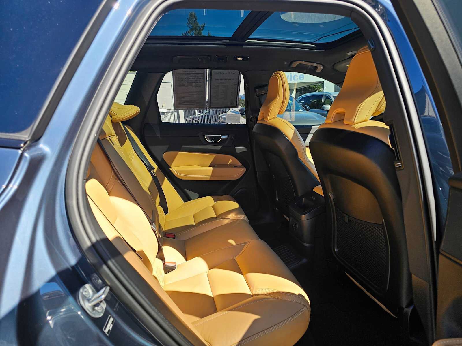 Used 2025 Volvo XC60 T8 Ultra w/ Climate Package AWD/4WD image 14