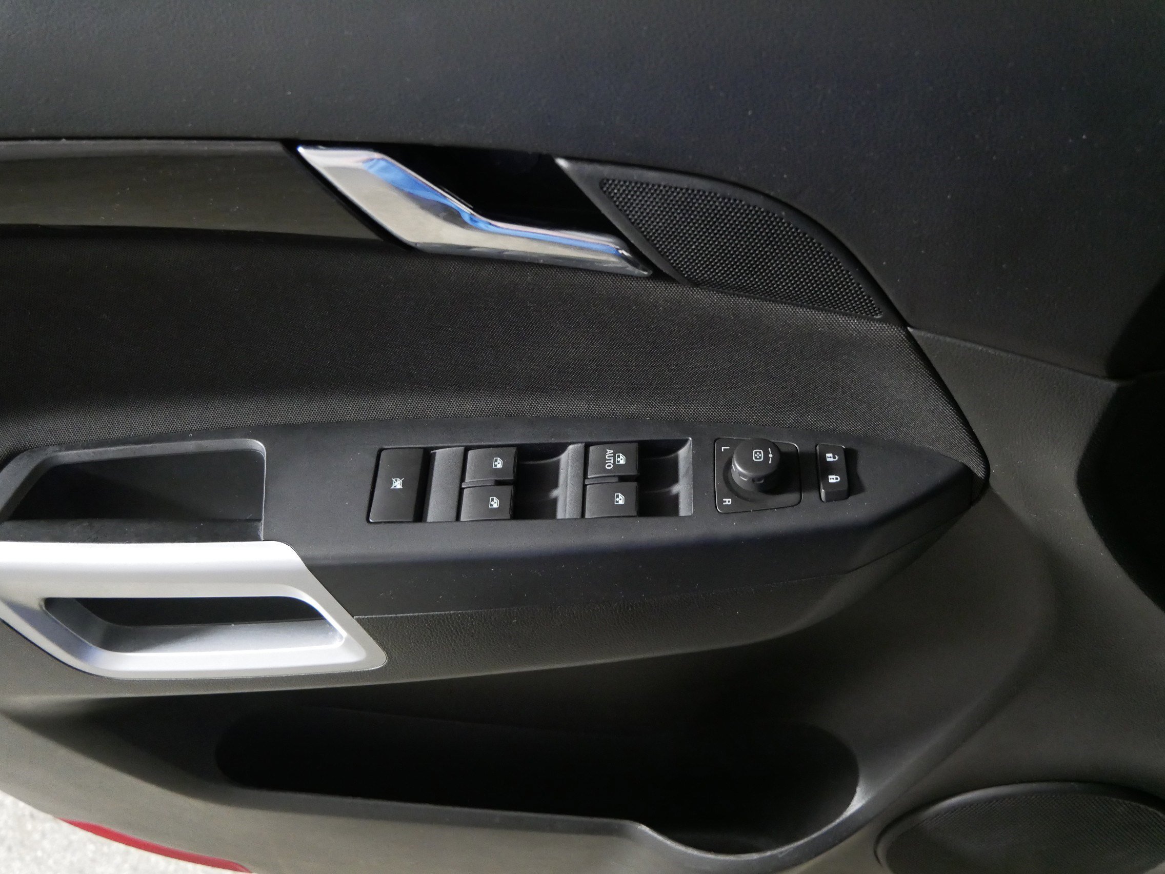 Used 2014 Chevrolet Captiva Sport LT FWD image 19