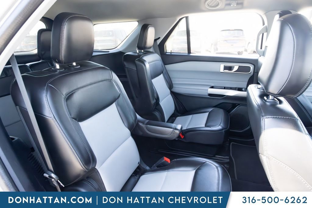 Used 2022 Ford Explorer XLT w/ Equipment Group 202A AWD/4WD image 18