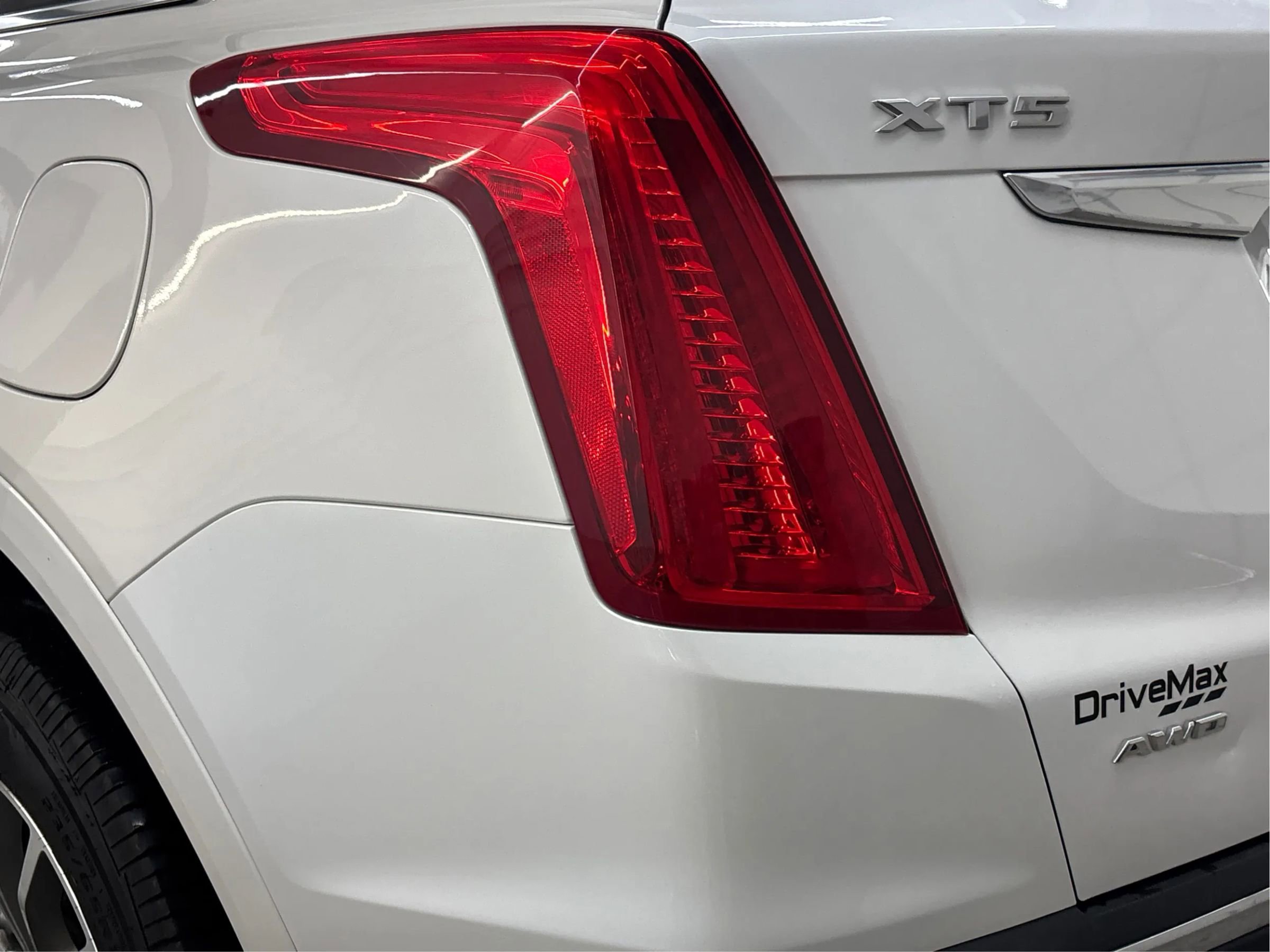 Used 2017 Cadillac XT5 Luxury image 35