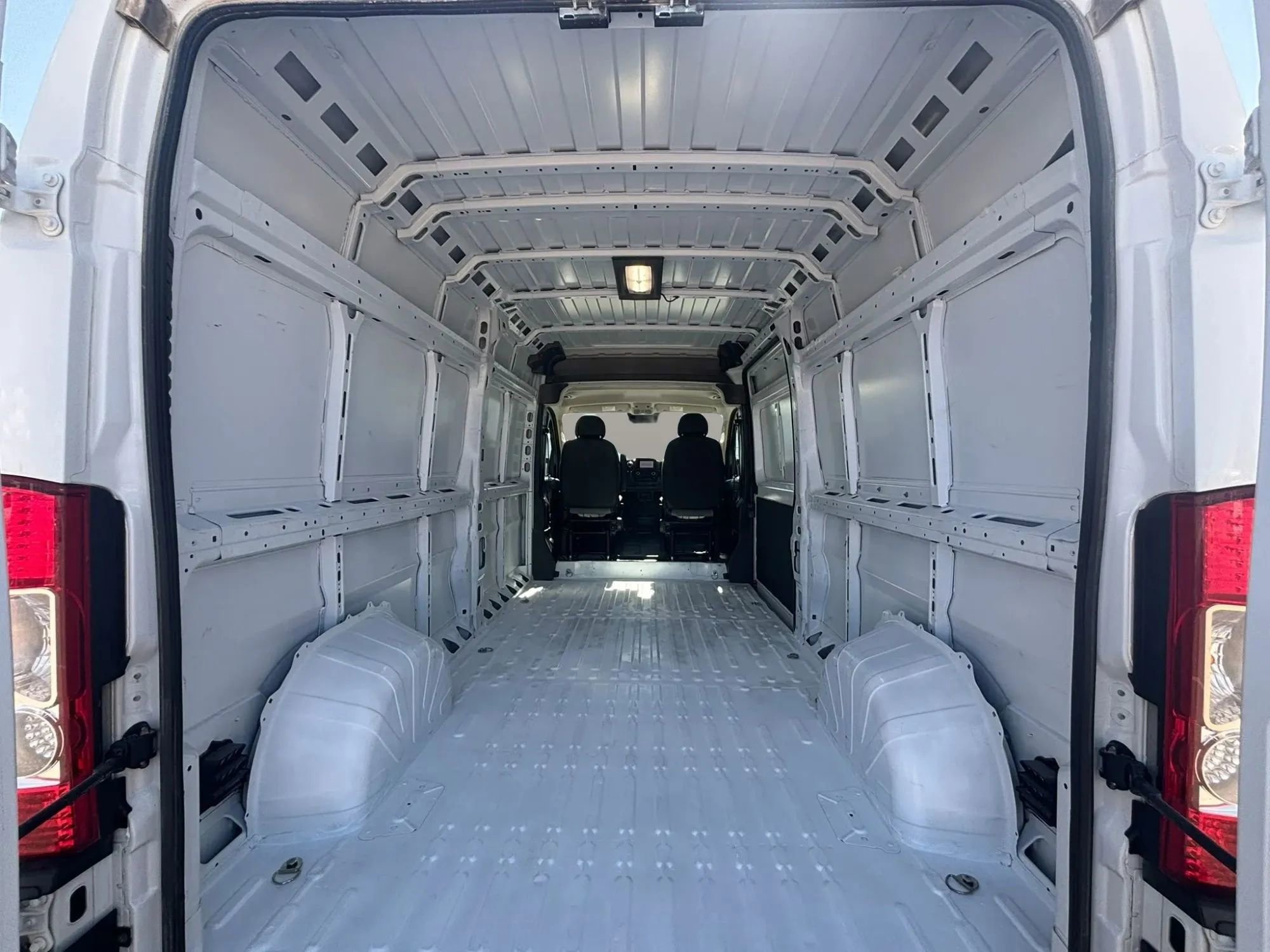 Used 2026 RAM ProMaster 2500 w/ Convenience Group FWD image 8