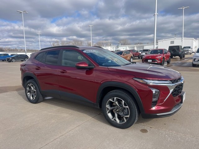 Used 2024 Chevrolet Trax LT w/ Driver Confidence Package image 1