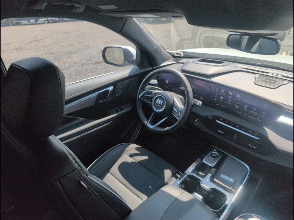 Used 2025 Buick Enclave Preferred w/ Power Package image 36