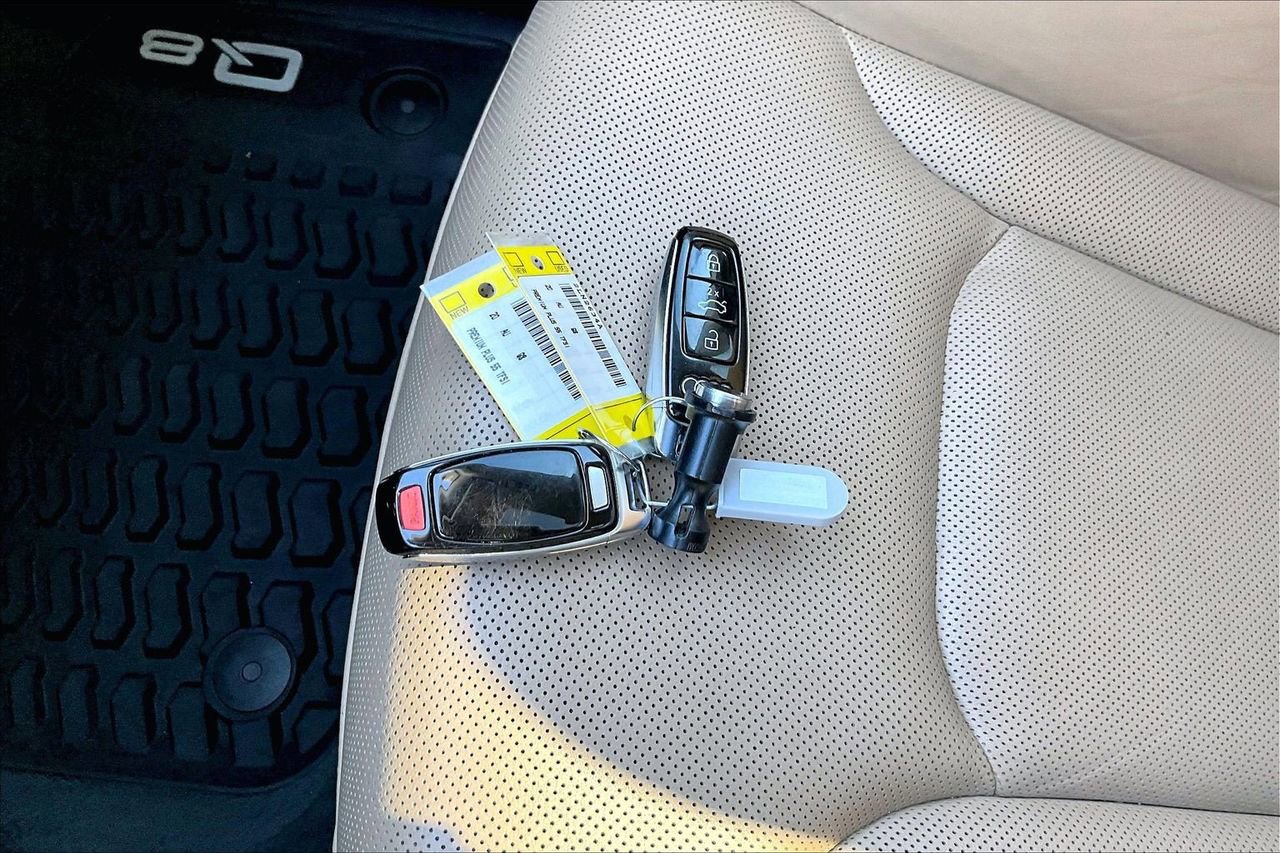 Used 2020 Audi Q8 Premium Plus w/ Premium Plus Package image 32