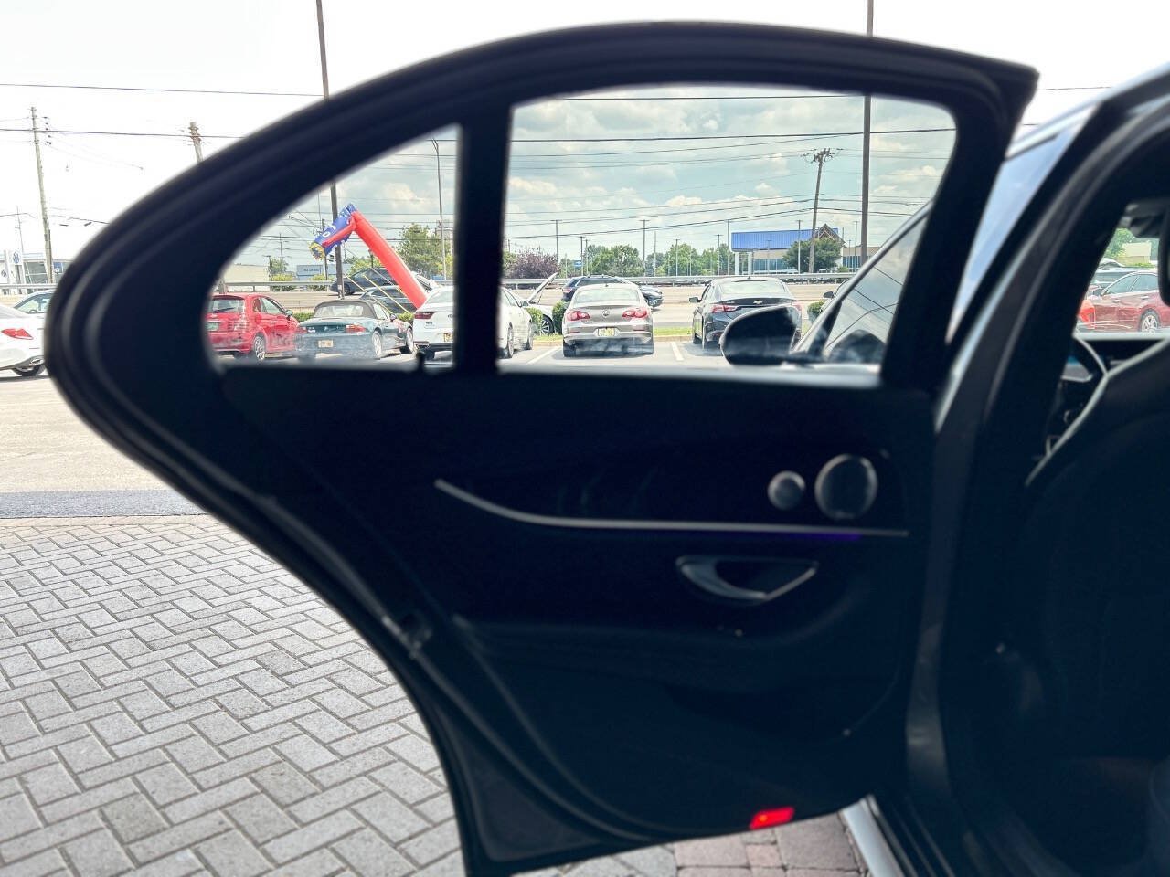 Used 2017 Mercedes-Benz E 300 4MATIC image 41