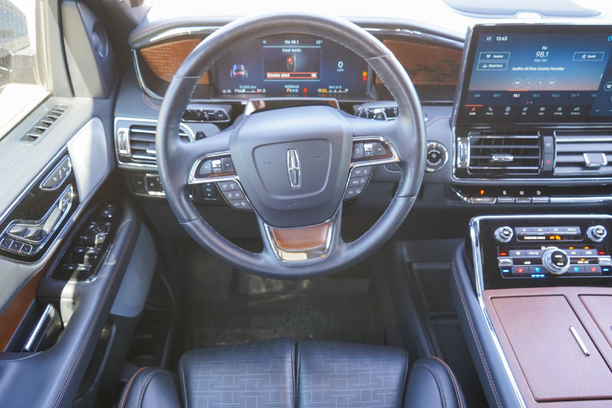 Used 2024 Lincoln Navigator Black Label image 19