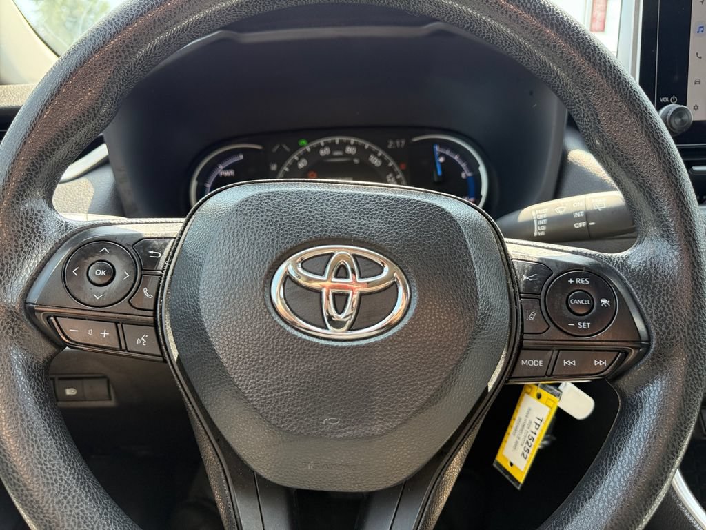 Certified 2025 Toyota RAV4 LE AWD/4WD image 32