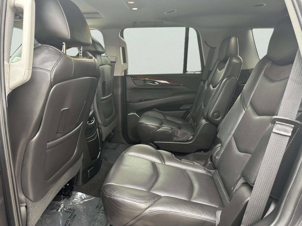 Used 2018 Cadillac Escalade Luxury AWD/4WD image 11