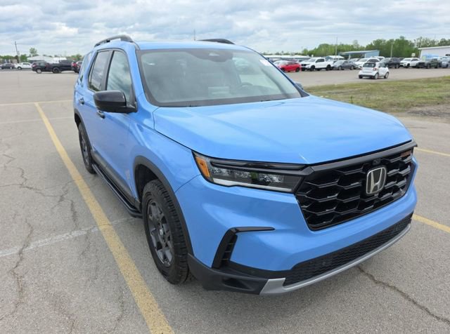 Used 2024 Honda Pilot TrailSport image 3