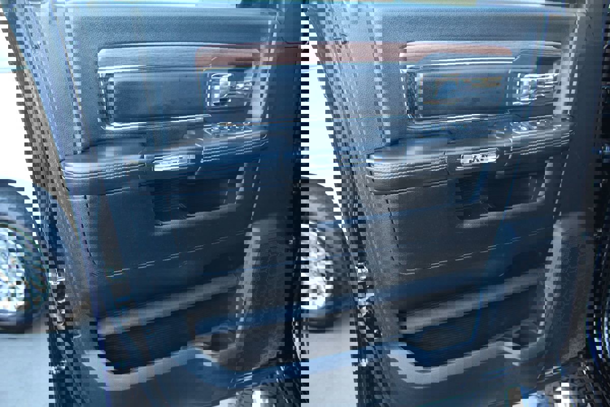 Used 2014 RAM 1500 Laramie w/ Convenience Group image 15