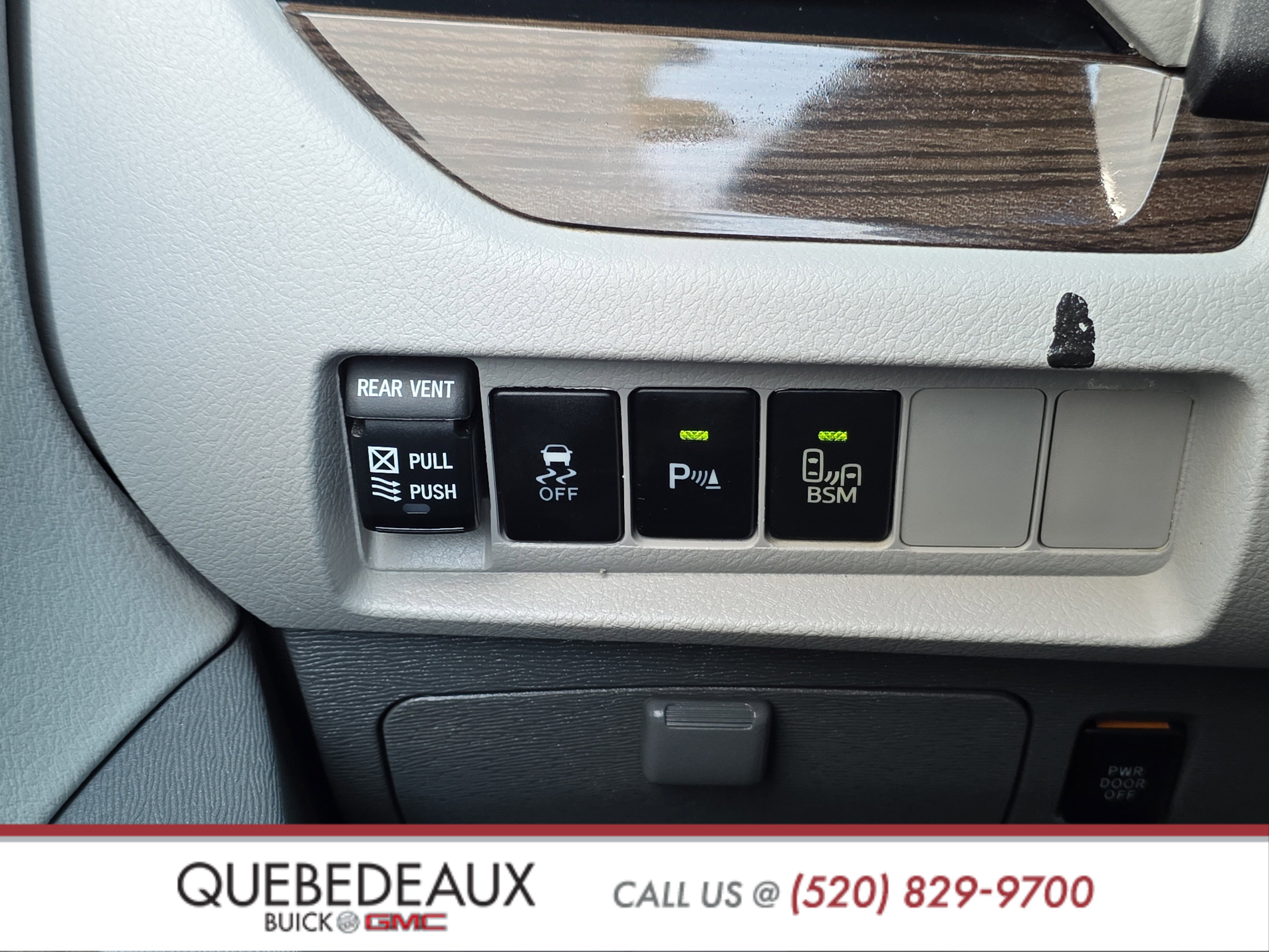 Used 2015 Toyota Sienna XLE w/ XLE Navigation Package FWD image 25
