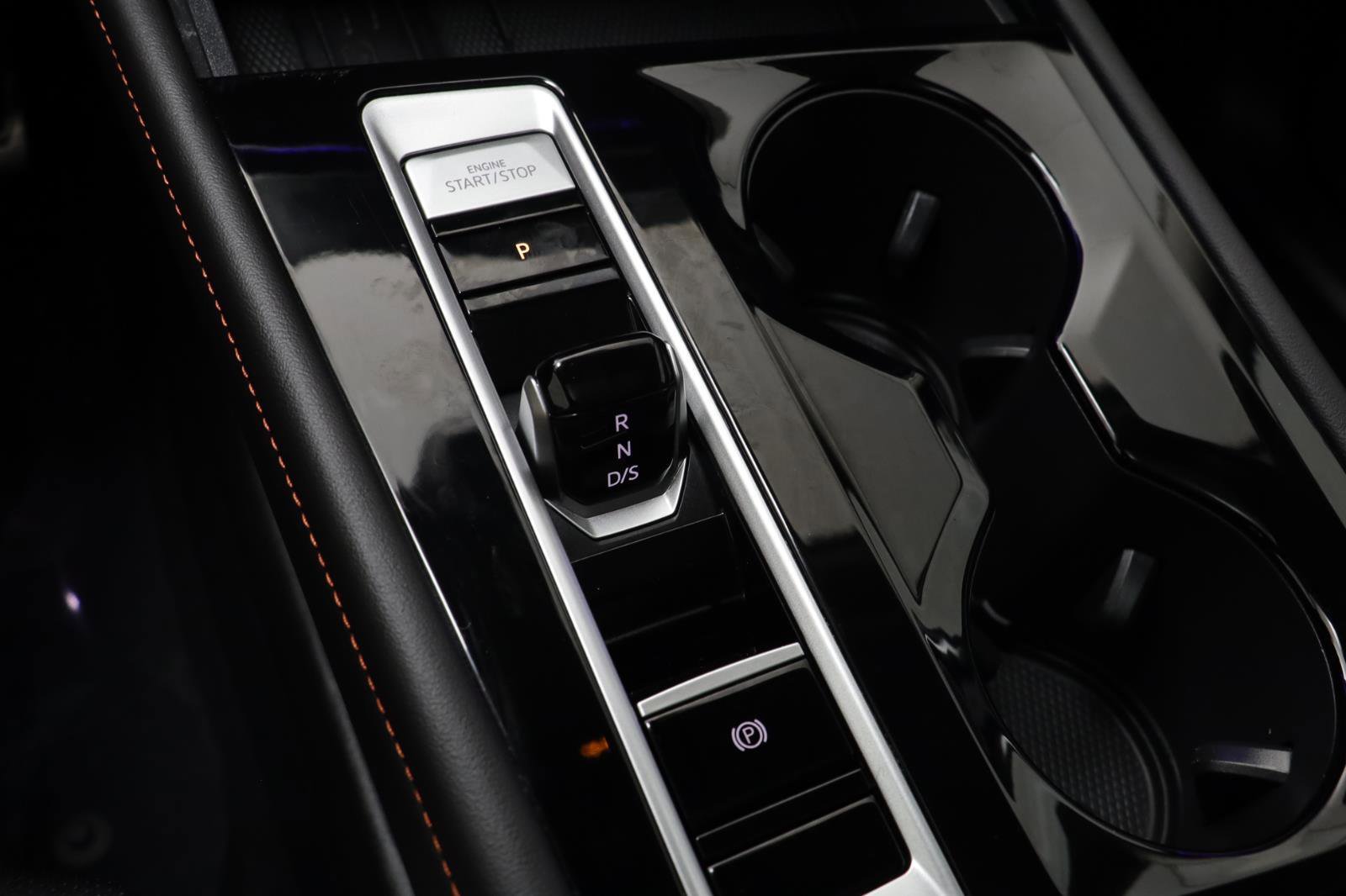 Used 2025 Volkswagen Atlas Peak Edition SE image 10