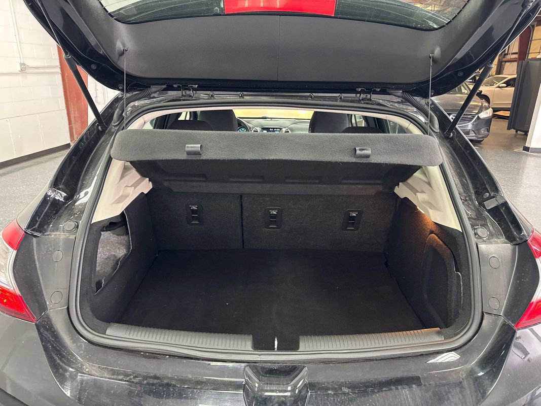 Used 2018 Chevrolet Cruze LT w/ Convenience Package FWD image 18
