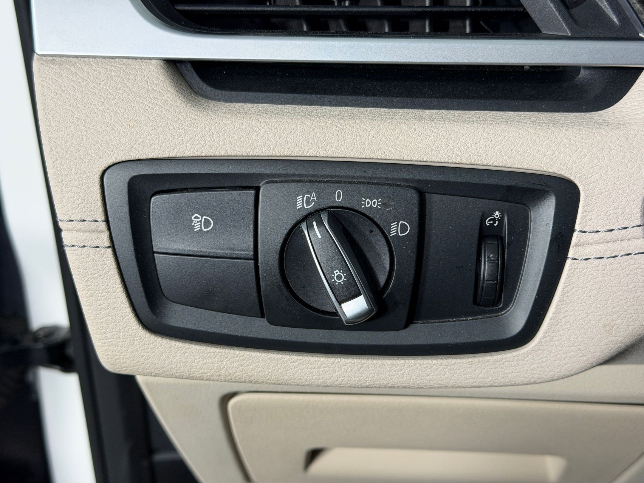 Used 2022 BMW X2 sDrive28i w/ Convenience Package image 17