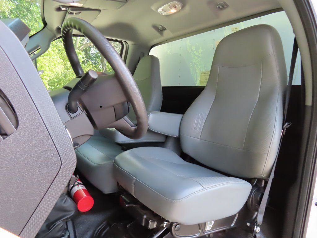 Used 2022 Ford F750 2WD Regular Cab Super Duty image 25