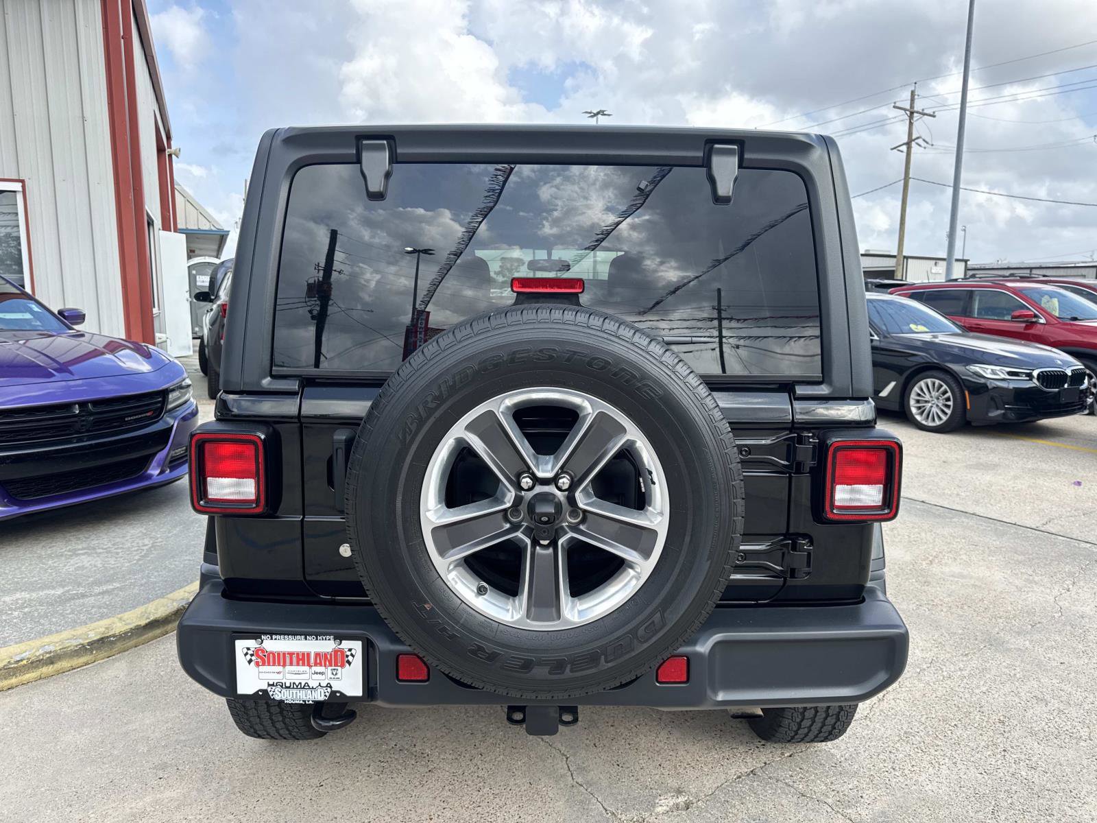 Used 2019 Jeep Wrangler Unlimited Sahara AWD/4WD image 6