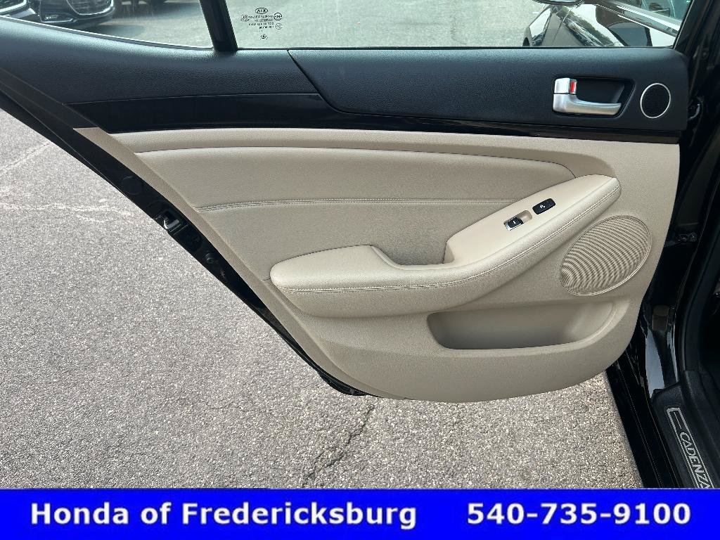 Used 2015 Kia Cadenza Premium w/ Technology Package FWD image 10