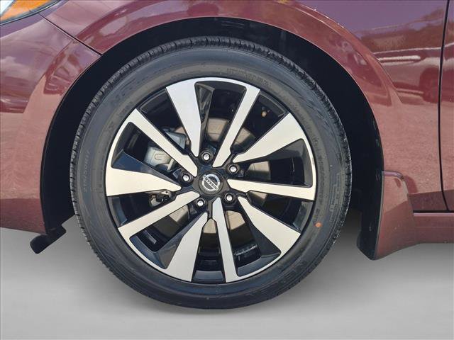 Used 2022 Nissan Sentra SV w/ SV Premium Package FWD image 22