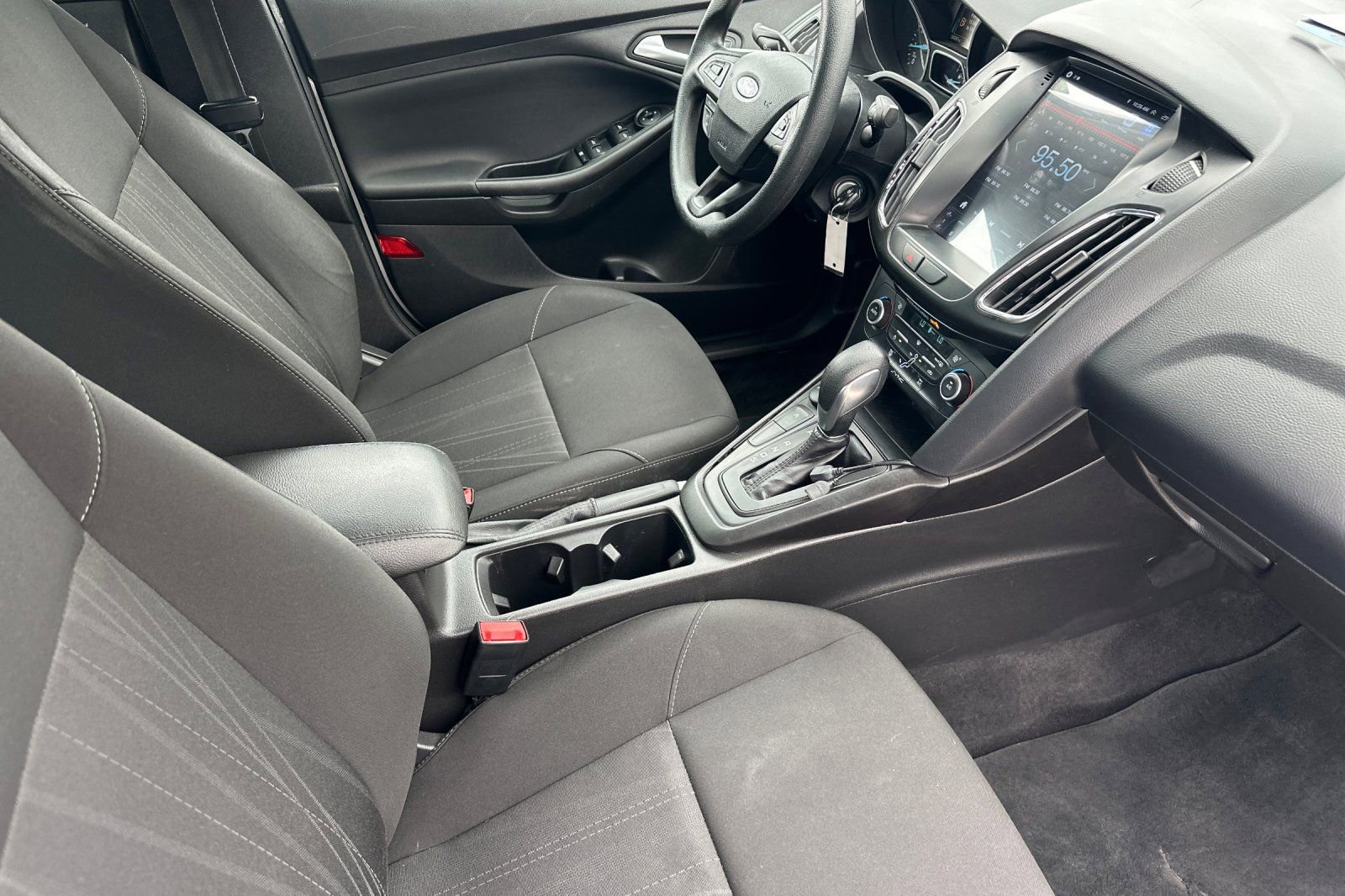 Certified 2018 Ford Focus SE FWD image 14