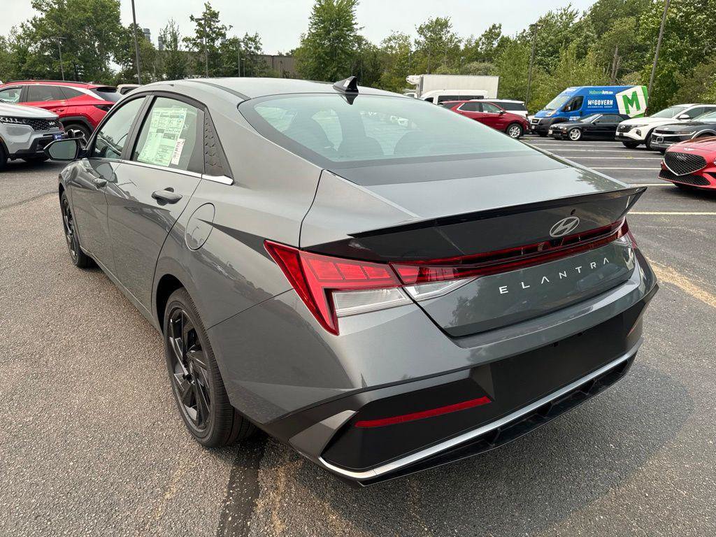 New 2026 Hyundai Elantra SEL Sport Premium FWD image 4