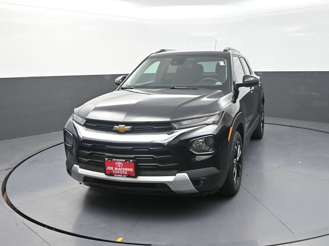 Used 2023 Chevrolet TrailBlazer LT FWD image 2