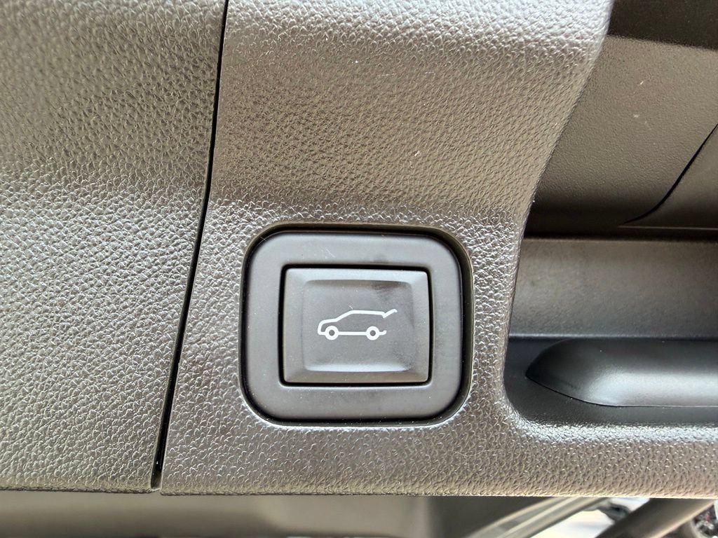 Certified 2023 GMC Acadia SLT w/ Elevation Edition FWD image 11