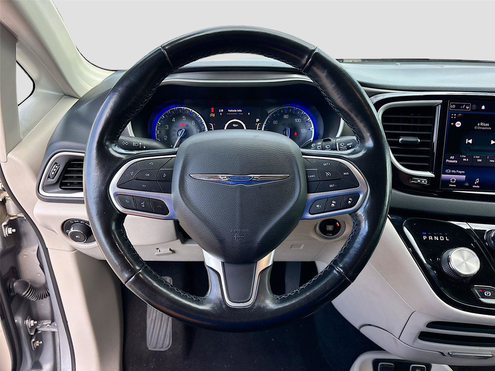 Used 2021 Chrysler Pacifica Touring-L FWD image 13
