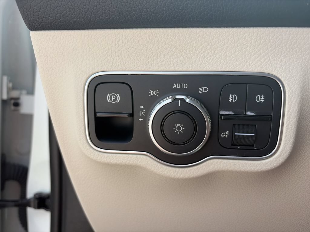 Used 2022 Mercedes-Benz GLB 250 image 21