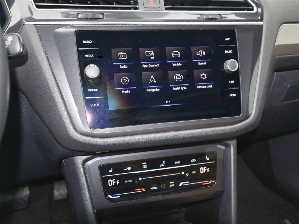 Certified 2022 Volkswagen Tiguan SE image 17