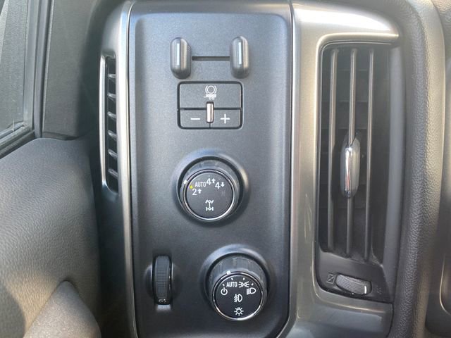 Used 2018 Chevrolet Silverado 1500 LT w/ All Star Edition image 31