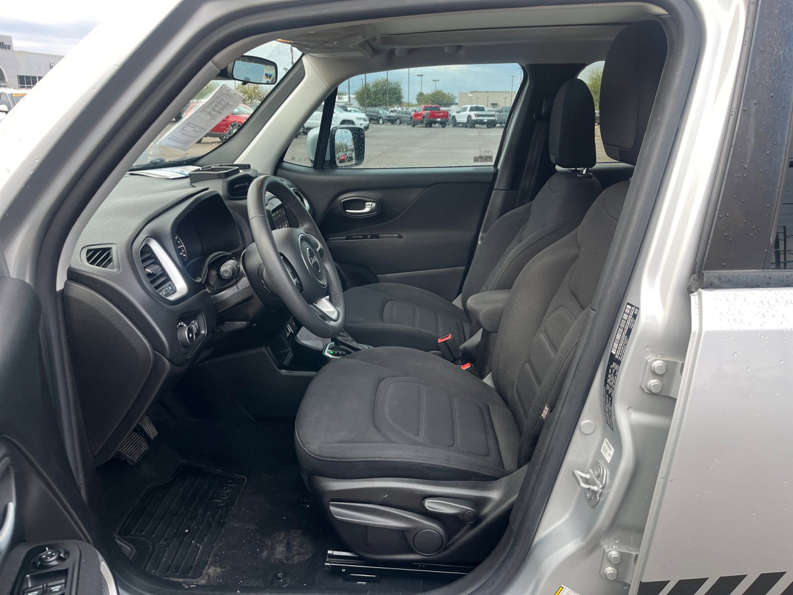 Used 2020 Jeep Renegade Latitude w/ UConnect 8.4 Nav Group image 14